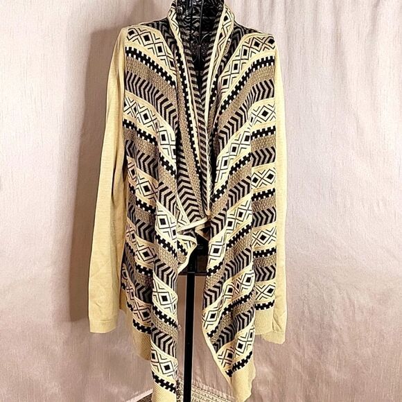 entro Sweaters - ENTRO Black/Brown/Tan Navajo Pattern Cape‎ Sweater Small
